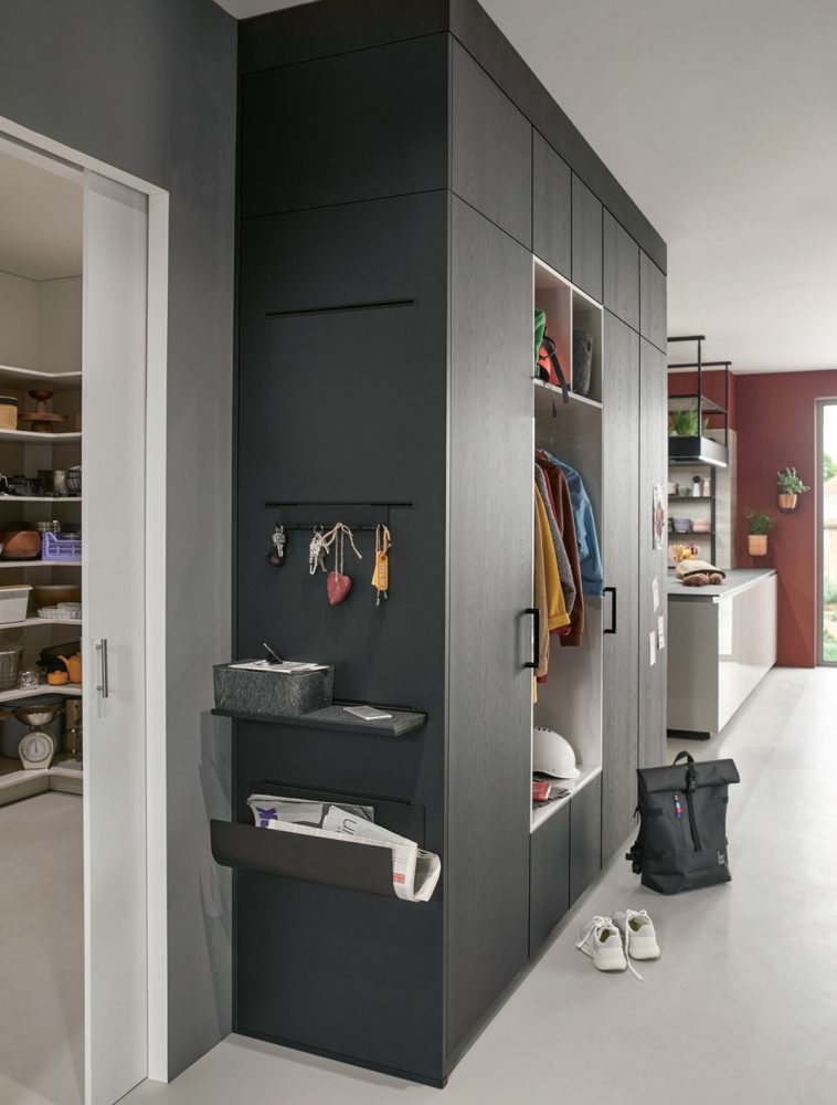 AVO-L772U_Garderobe_Orga-Wall_2025