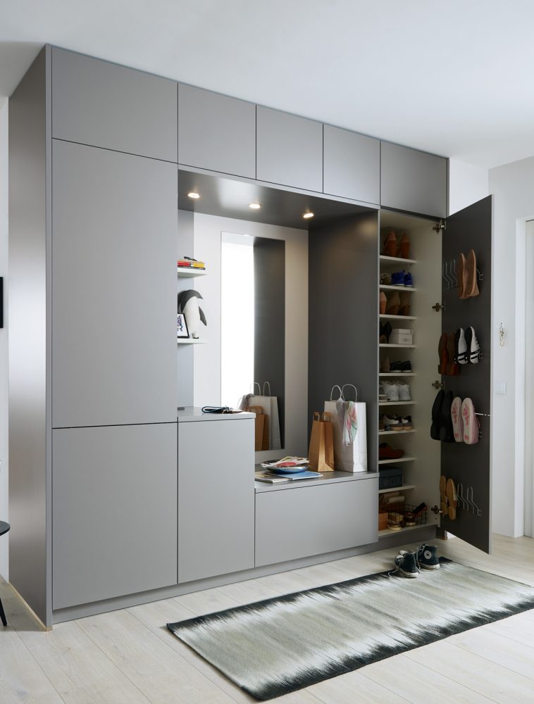 NOV-K275_Garderobe_offen_2020